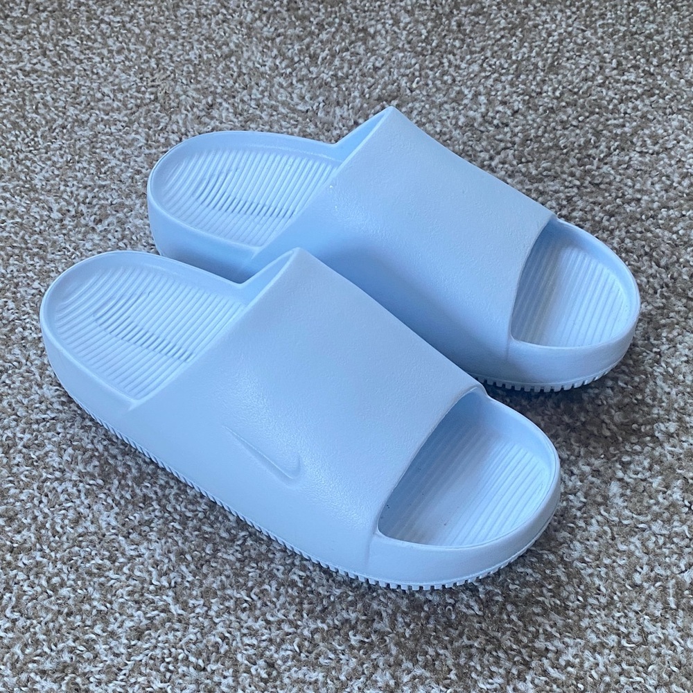 Nike Calm Slides